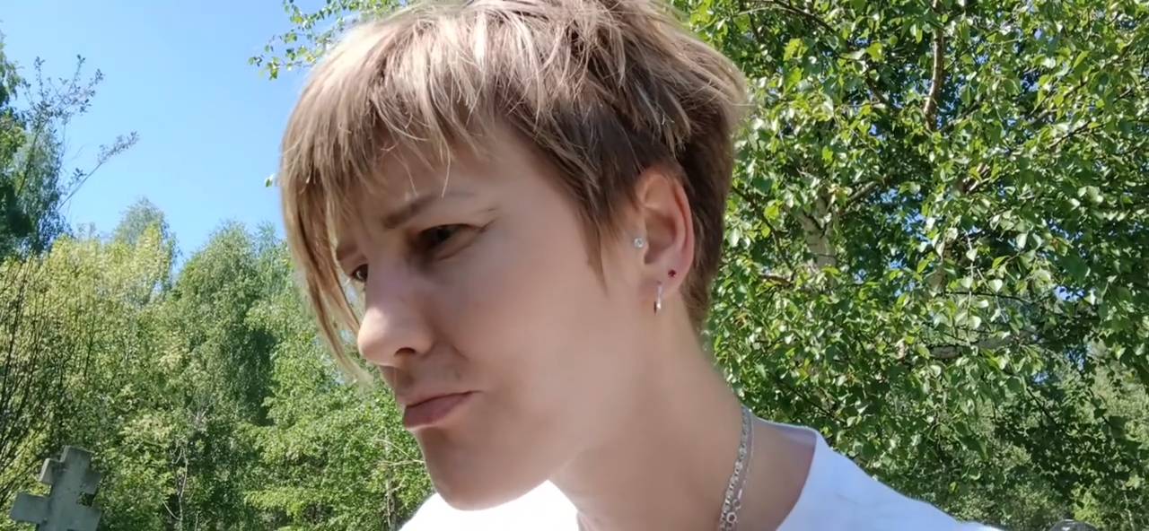 Кое как нашла нужную могилу. смотреть онлайн