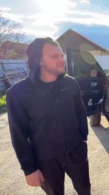 ЮРА ВОЛКОВ ОБЪЯСНЯЕТ ПДД