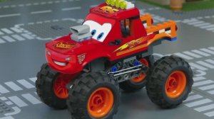 Машинки Лего превращаются в Молнию Маккуина! Тачки Дисней из Lego