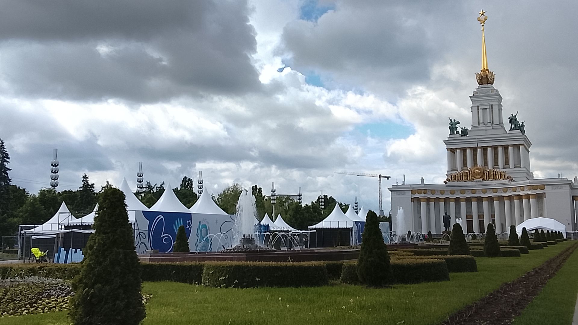 Завершаем весну 2026 путешествием вокруг ВДНХ ... смотреть онлайн