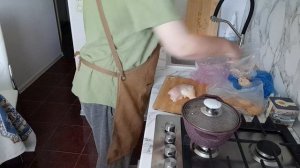 Поймал где - то птичек и Готовлю обед.  04.06.2026