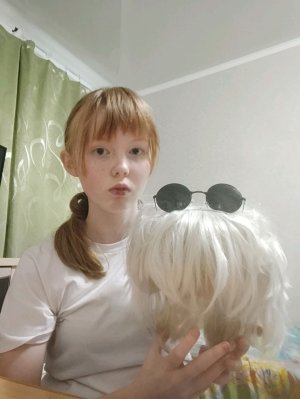 делаю косплей Сатору Годжо из аниме
