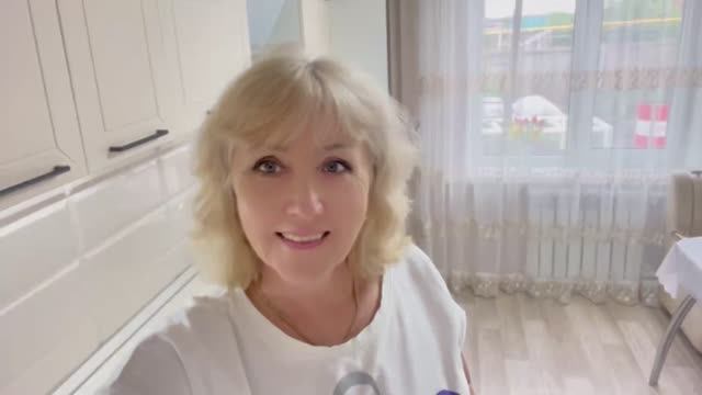 Готовлю щи на обед// розы 🌹 в саду// отвечаю на вопросы//🤗❤️ смотреть онлайн