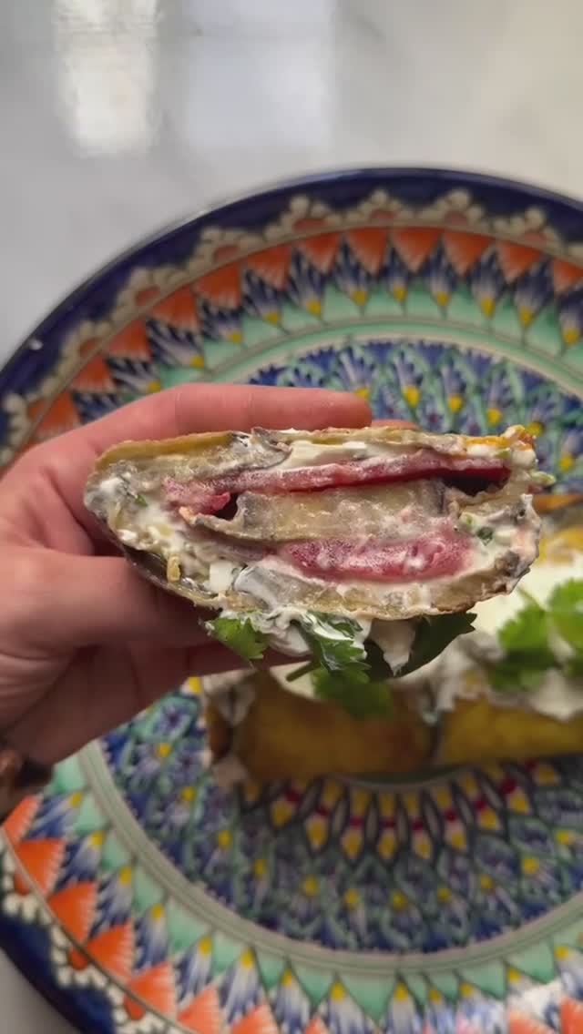 Баклажанный рулет с сырной начинкой.