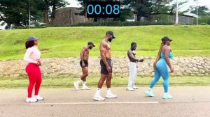 20 min de jambe, abdos, fessier.