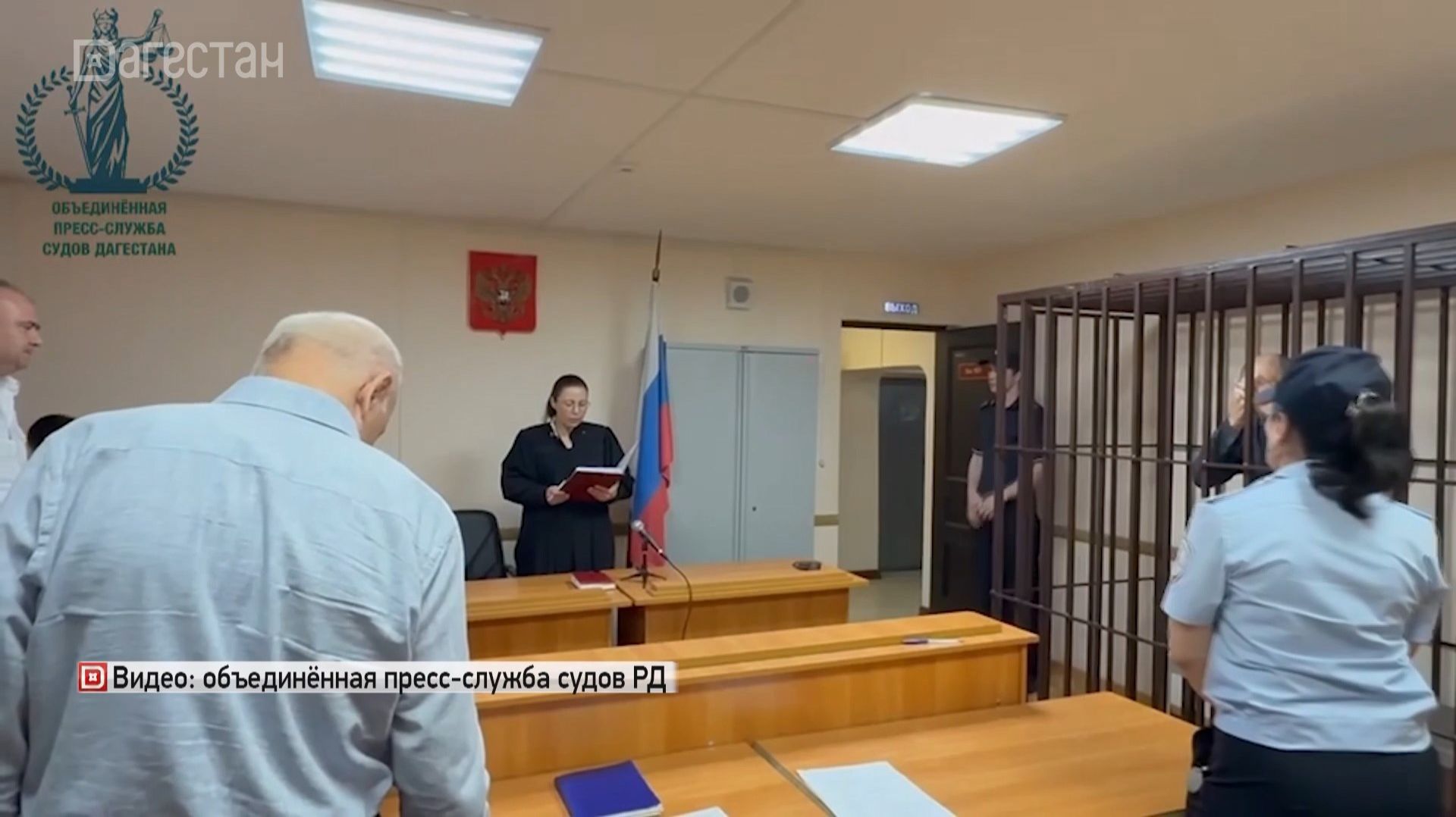 Ленинский районный суд арестовал 52-летнего жителя республики, который убил брата смотреть онлайн