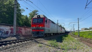 «Встреча!» Электровозы «Синара» 2ЭС6-1541 с ВЛ10У-751 и грузовым поездом и «Дончак» 2ЭС4К-016, июнь