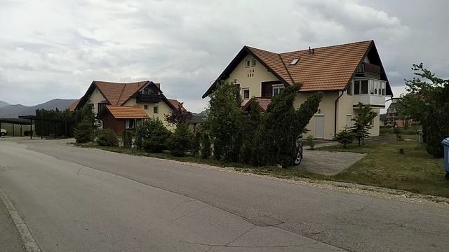 Факт о Сербии. Отсутствие заборов у домов и красивые фасады