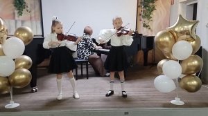 Ж.Металлиди «Колечко» и  В.Коровицын «Чардаш» исполняет дуэт  скрипачей «Веселые смычки»