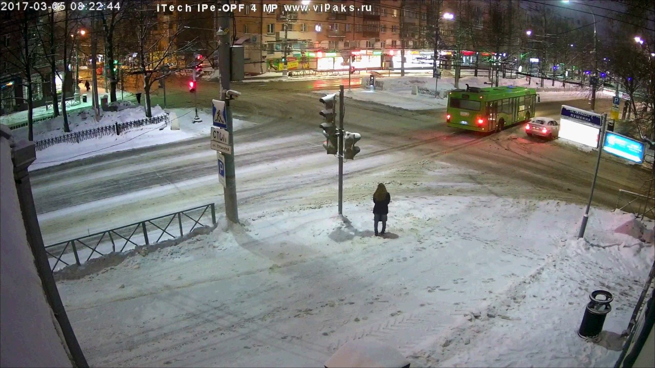 Авария г. Пермь Компрос-Пушкина 05.03.17 07:23:25 Камера АйТекПро IPe-4Mp www.vipaks.ru смотреть онлайн