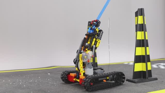 Инженерный вызов LEGO Машины Лего пробивают стены!