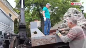 😡В Киеве снесли памятник Михаилу Булгакову на Андреевском спуске. Решение о сносе монумента Киевсов