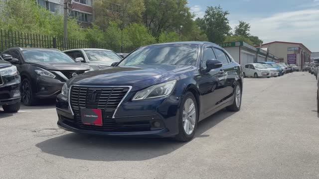 TOYOTA CROWN смотреть онлайн
