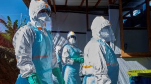 Африканцы отбили тело зараженного Эболой и убежали распространять заразу