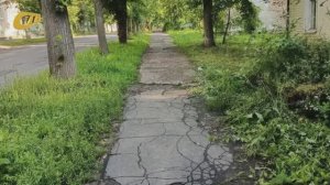 ЖИТЕЛИ ДОМА №20 ПО УЛ. 21 ПАРТСЪЕЗДА ПОЖАЛОВАЛИСЬ НА РАЗБИТЫЕ ТРOТУАРЫ