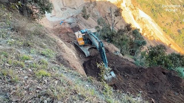 World’s Most Dangerous Mountain Road Built by Excavator ｜ Excavator Planet смотреть онлайн