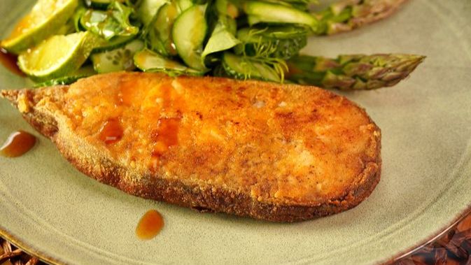 ЖАРЕНЫЙ СОМ В КУКУРУЗНОЙ МУКЕ