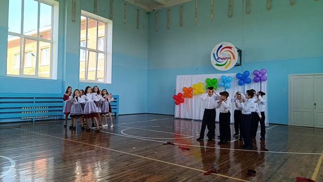"Школьный вальс" 2025г выпускники 4 класса Краснохолмской СОШ №2 смотреть онлайн