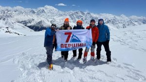 Группа Клуба 7 Вершин готовится к штурму Эльбруса с гидом Александром Автомоновым