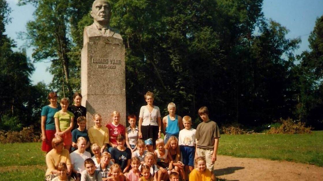 2001 видео Летний лагерь крымских ребят в школе мызы Мууга Эстония (июль-август 2001 г.).