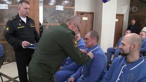 Документы об дополнительном образовании и награды сегодня вручали ветеранам спецоперации.