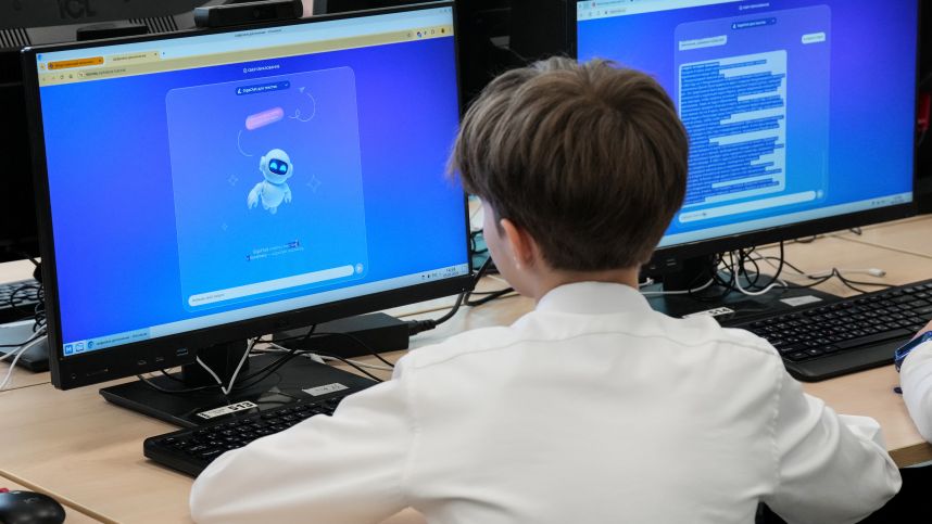 На ПМЭФ подписано соглашение о внедрении ИИ в школах Ленинградской области смотреть онлайн