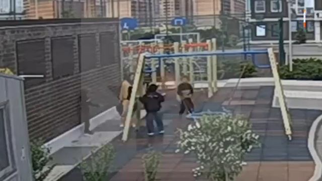 Жительница Новороссийска избила чужого ребёнка на детской площадке смотреть онлайн