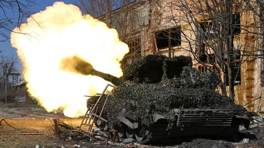 Танк Т-72 уничтожил пункт управления дронами боевиков ВСУ. Лучшее видео из зоны СВО