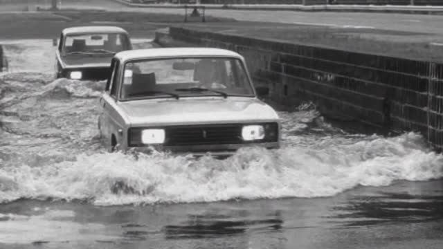 ВАЗ-2105. Как в СССР ФИАТ переделали • ЖИГУЛИ 5-ка • ИСТОРИЯ автомобиля 80-х смотреть онлайн