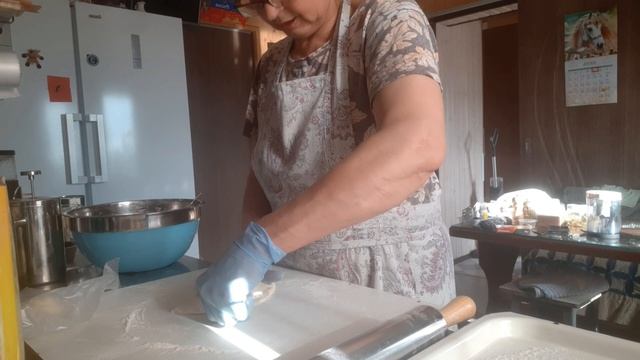 Кому это надо? Вкуснейшие чебуреки.