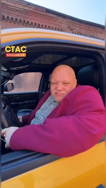 «Смирись, грешник» - произносит батюшка, когда обгоняет кого-то на своем внедорожнике. 🫦