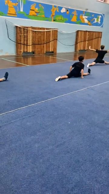 Шпагаты (работа в зале) смотреть онлайн