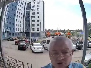 Умный домофон не пускает дедка домой