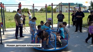 В п. Песчаный появилась новая детская площадка
