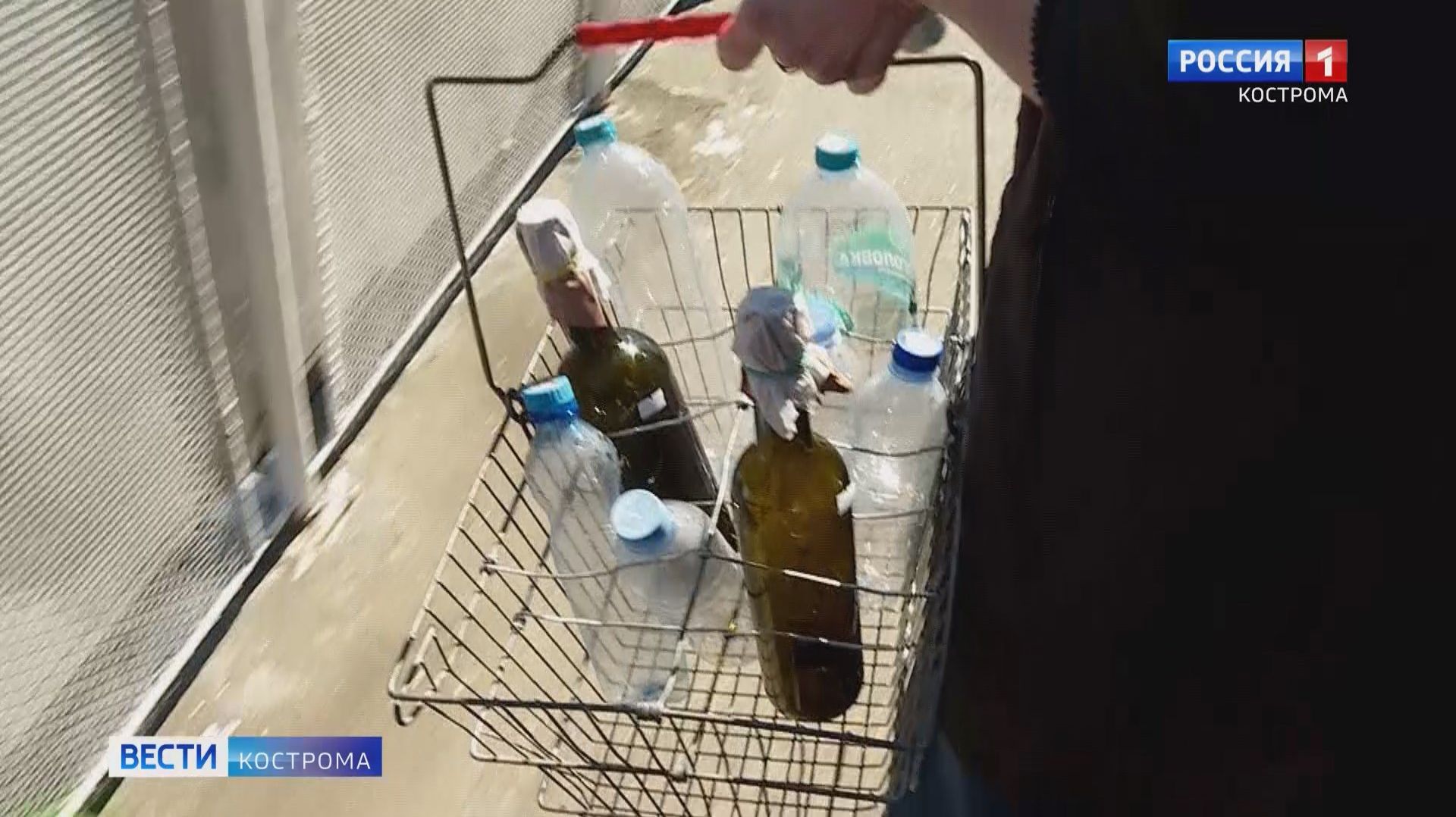 Сотрудники Роспотребнадзора взяли пробы воды на костромских пляжах смотреть онлайн