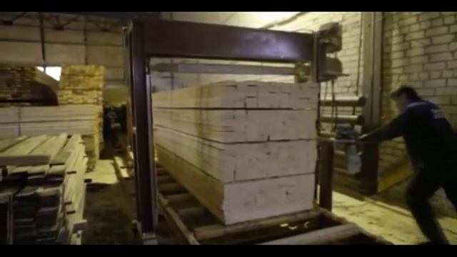 Установка для торцовки пакетов досок