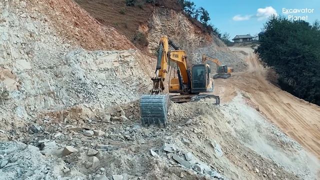 Excavator Cutting Rocky Mountain Road, Loading Dump Trucks ｜ Excavator Planet смотреть онлайн