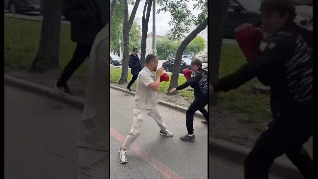 Пётр Ян левой рукой спаррингует с фанатом на улице | трехминутный раунд