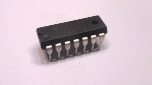 CD4093 4 триггера Шмитта по логике 2И-НЕ, аналог К561ТЛ1