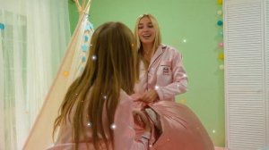 Настю заколдовал волшебник