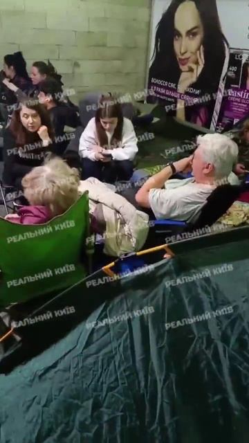 Кадры с падением ракеты-перехватчика ЗРК Patriot в Киеве смотреть онлайн