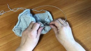Крупный ажурный узор спицами с каймой по низу для вас