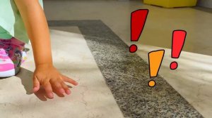 Он утонет или всплывет? Алиса тестирует розовые игрушки в бассейне!