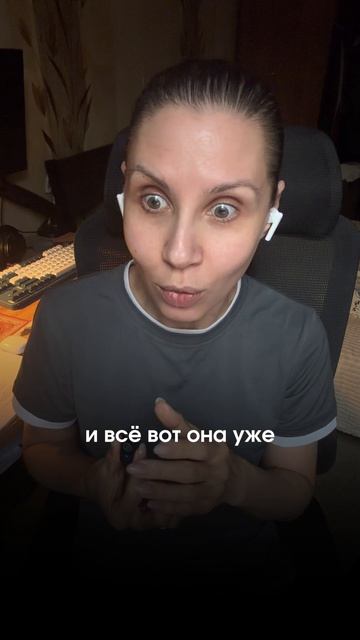 Слабая женщина рядом с мужчиной