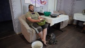 Я с кошками сегодня хозяйничаю на кухне Готовлю картошку с мясом ПОДВАЛ ИЛЬИЧА наша вкуснейшая еда