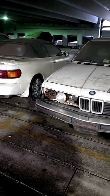 Заброшенная парковка автомобилей в США