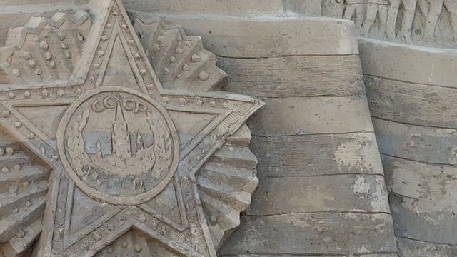 Прекрасный день в Парке 300-летия Санкт-Петербурга и выставка скульптур из песка