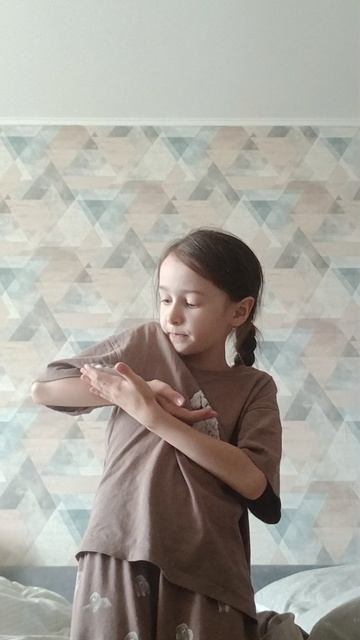 покажу как надо пользоваться с хомяком Если ты хочешь чтобы он на тебя залез смотреть онлайн