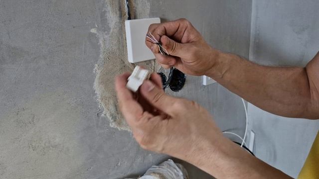 Как подключить сетевую розетку к витой паре и проводке интернета Rj45 и к локальной сети смотреть онлайн