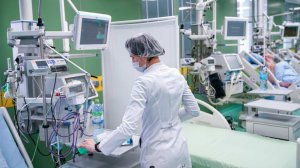 После атаки на автобус в ДНР в больницах остаются девять пострадавших